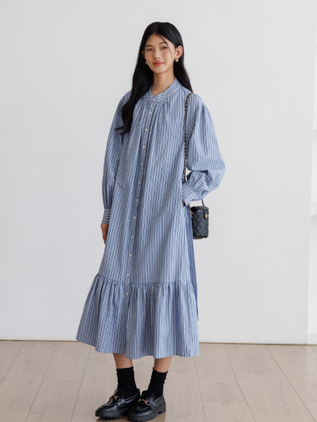 清潔感あふれるストライプ柄シャツワンピース
