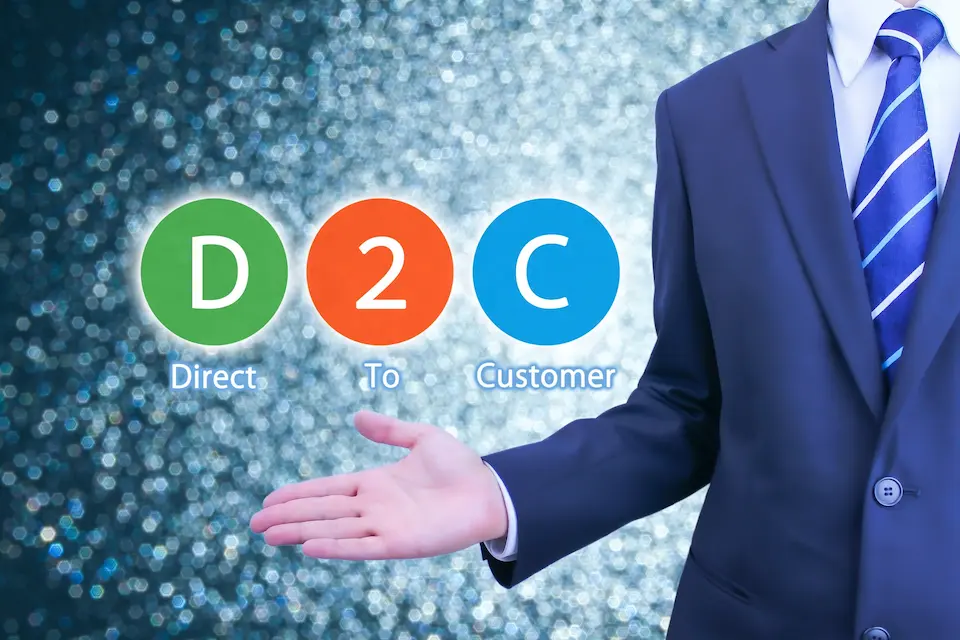 D2Cを紹介するビジネスマン