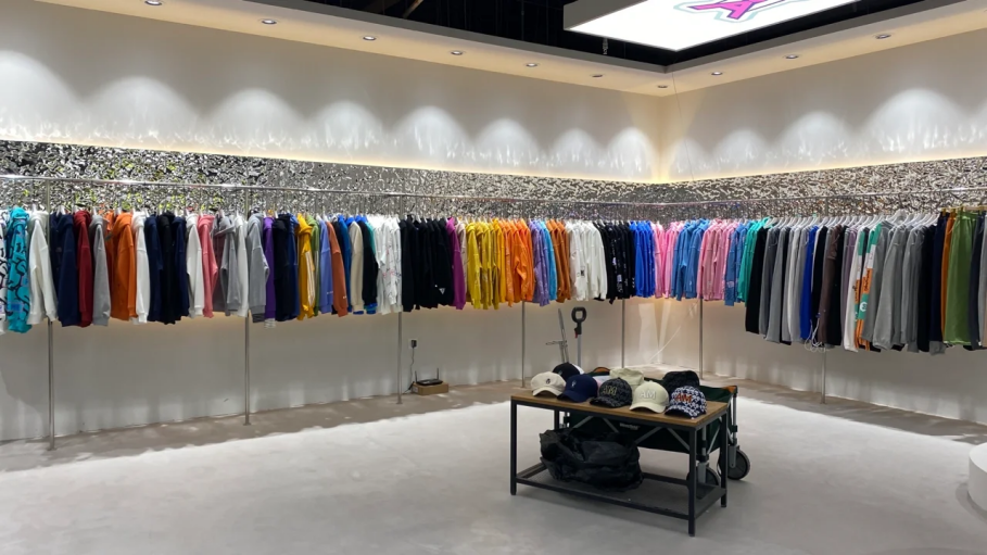 青島市のカジュアルウェアショップ