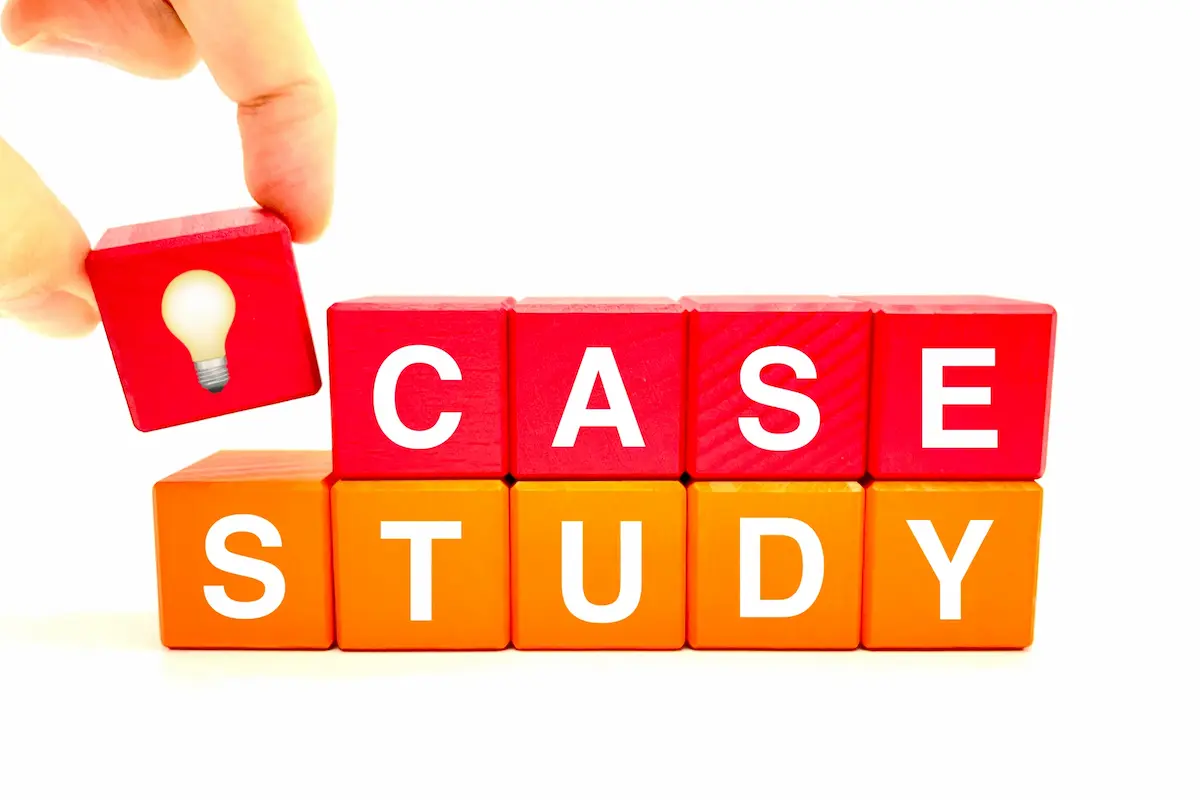 積み木に書かれたCASE STUDYの文字