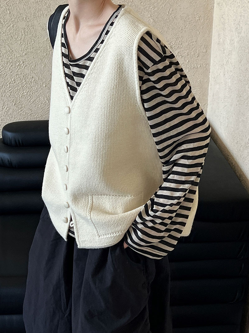 Vネックニットベスト