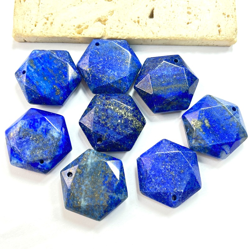 深い青色天然石