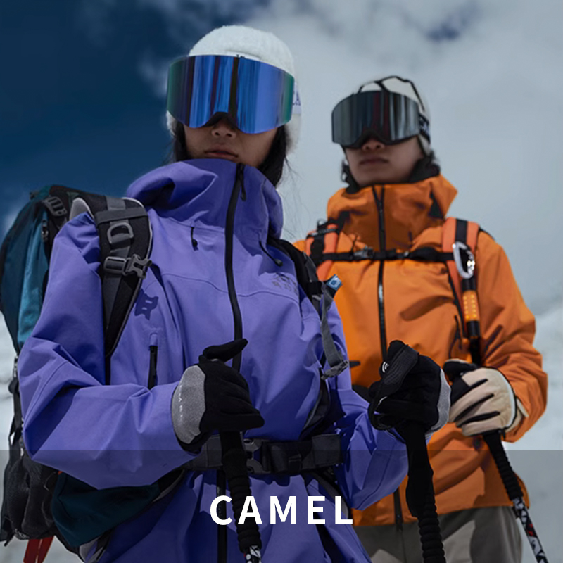 スキーウェアーの女性二人