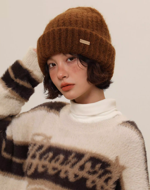 ニット帽をかぶった女性