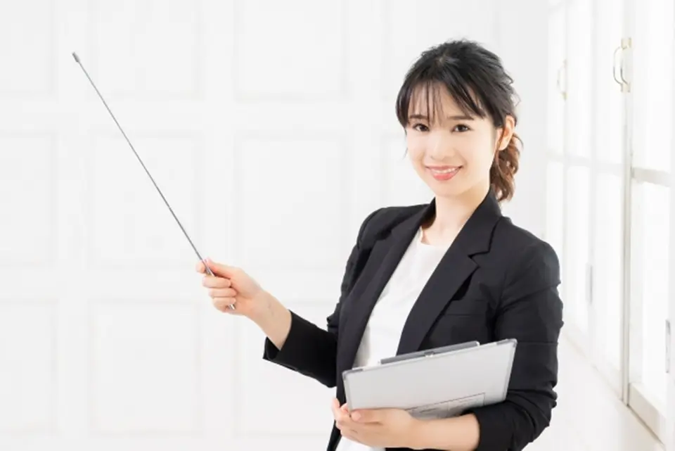 女性説明員
