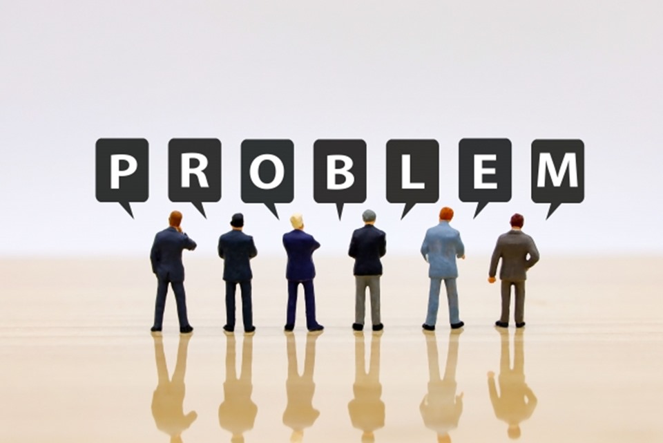 PROBLEM の文字と６人のビジネスマン